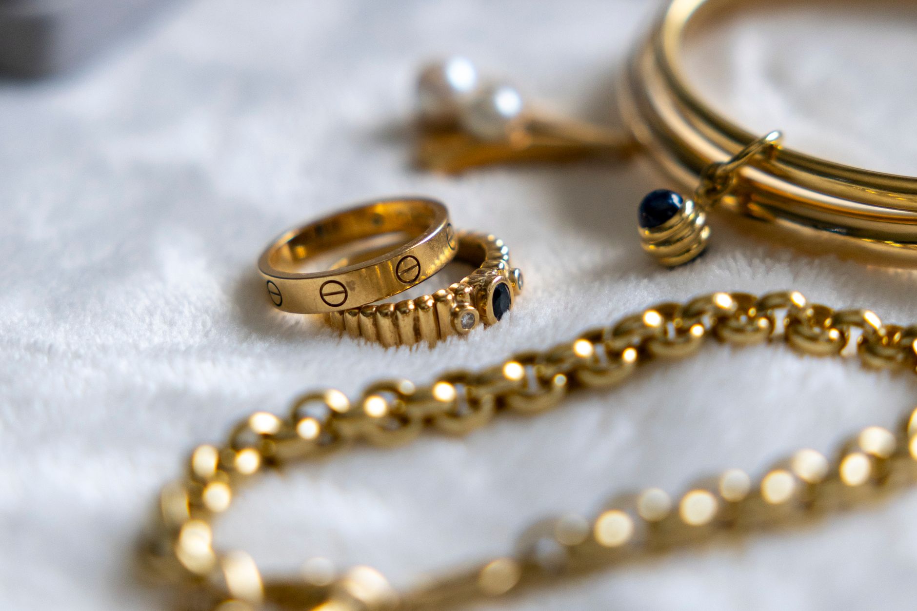 Yellow Sapphire Gemstone Benefits & Who Should Wear Pukhraj — related imagery